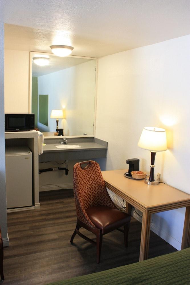 Express Inn photo 4