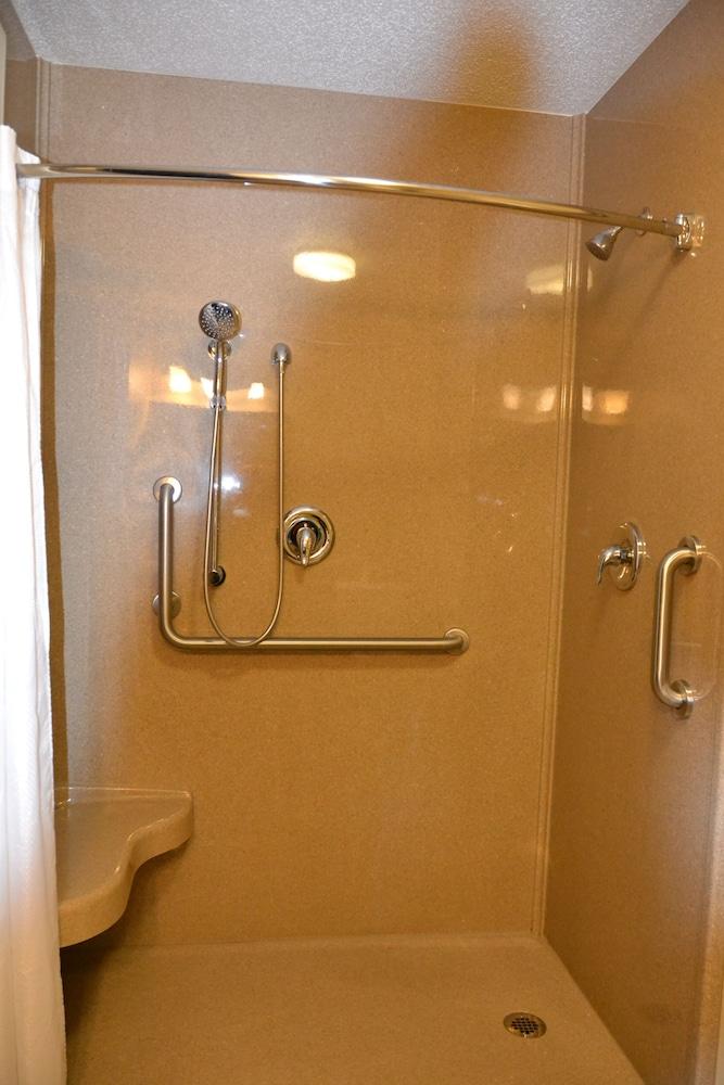 Carrington Inn & Suites photo 16
