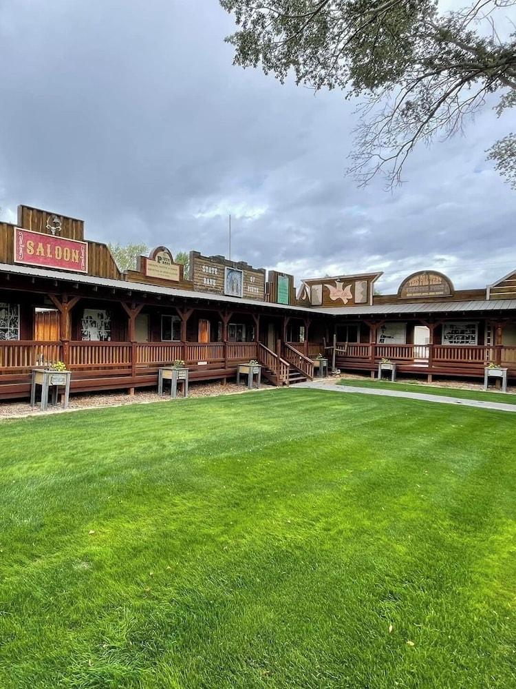 Moore's Old Pine Inn photo 33