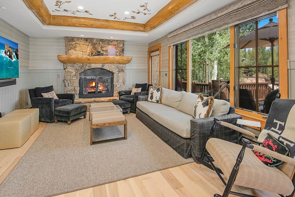 Snowberry by Elevation Accommodations photo 20