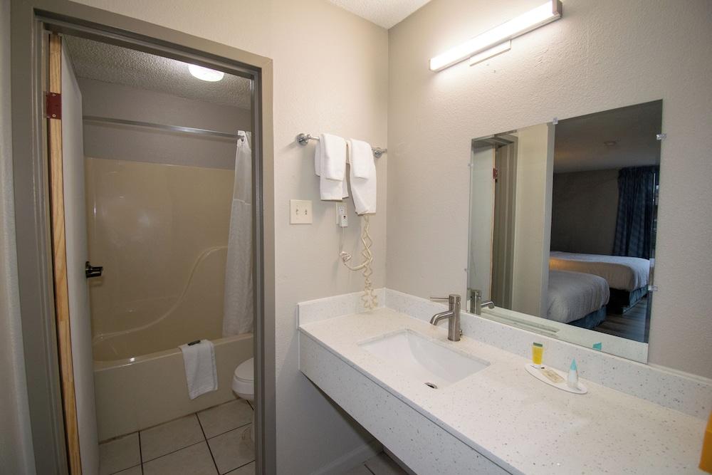 Days Inn by Wyndham Caddo Valley Arkadelphia photo 9