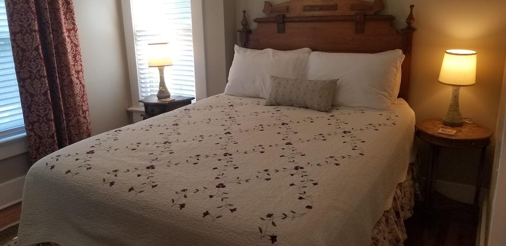 Belvedere Manor photo 46