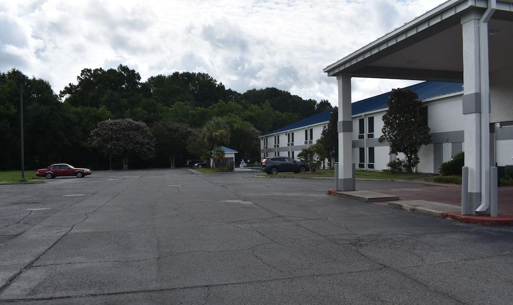 Executive Inn and Suites Baker photo 28