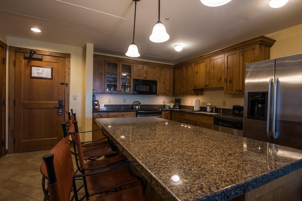 The Lodge at Mountaineer Square, A Vail Resorts Property photo 94