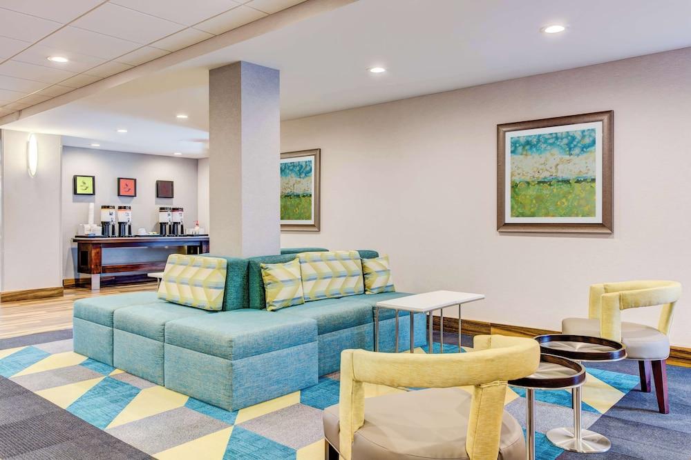 Hampton Inn & Suites Macon I-475 photo 2