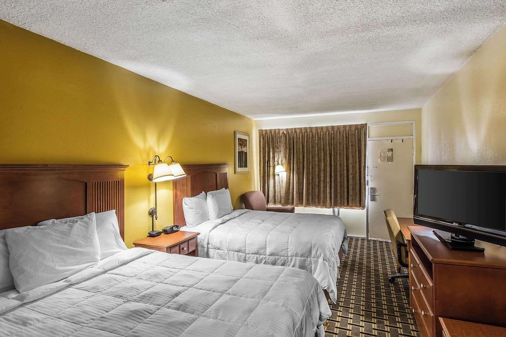 Econo Lodge Byron near Historic District - Warner Robins photo 37