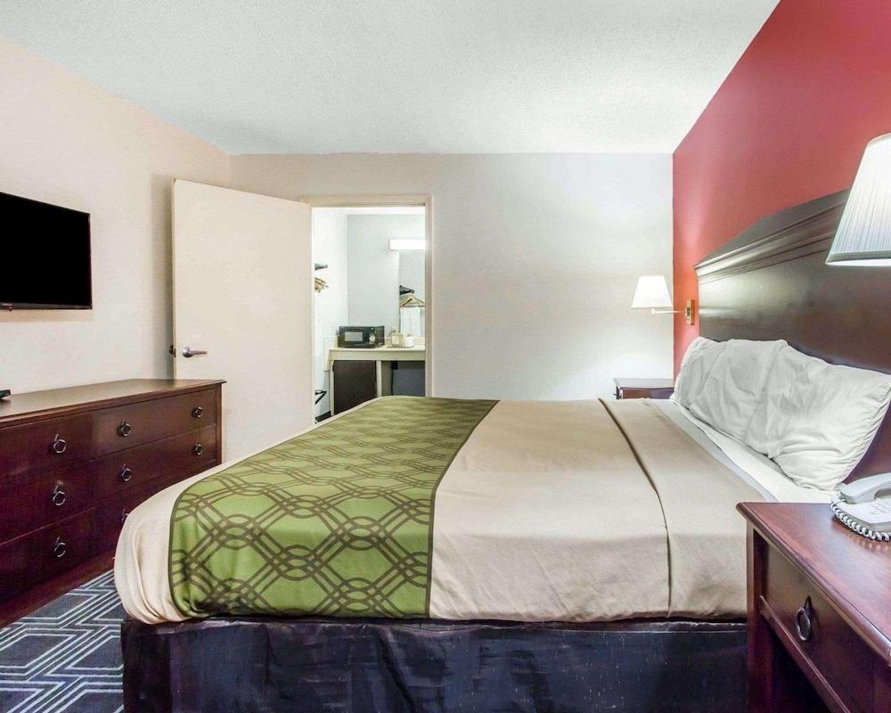 Econo Lodge Lanett photo 10