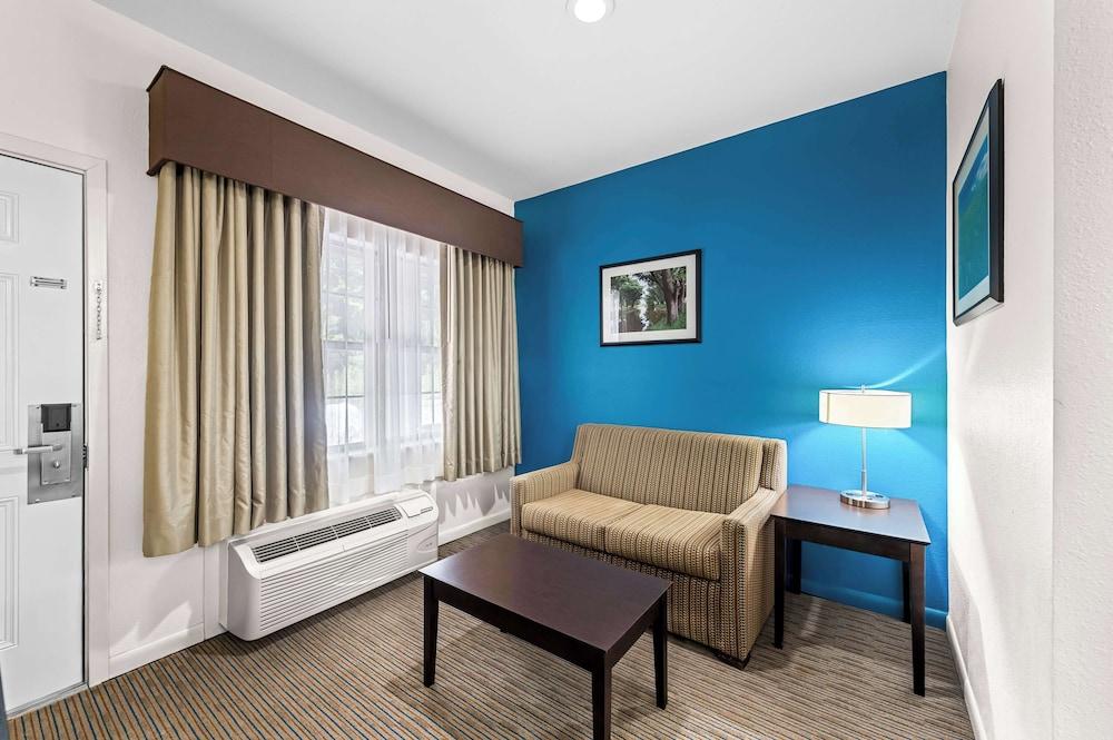 Best Western Delhi Inn photo 13