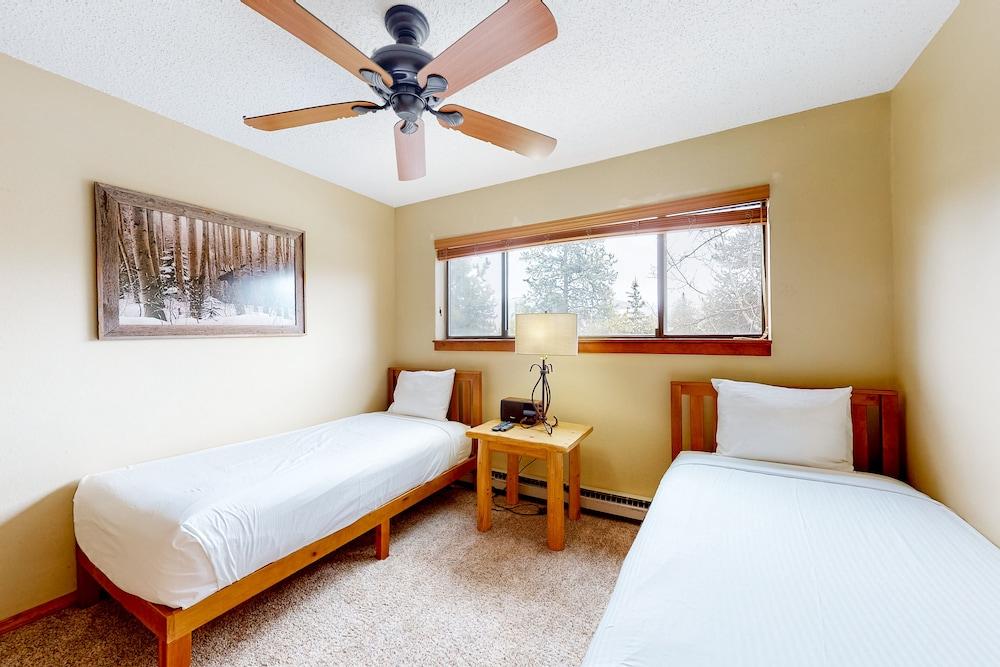 Pine Ridge Condominiums photo 19