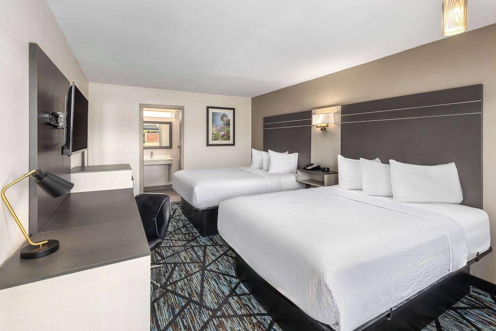 Baymont by Wyndham Dothan photo 15