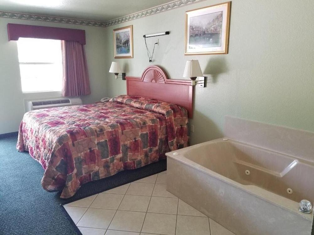 Haltom Inn photo 20