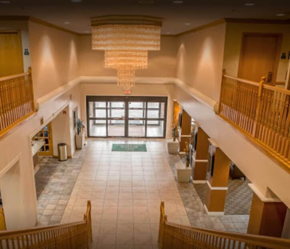 Quality inn & Suites Cincinnati I-275 photo 33