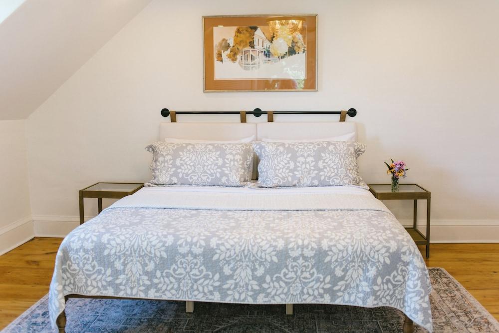 Greenleaf Inn photo 66