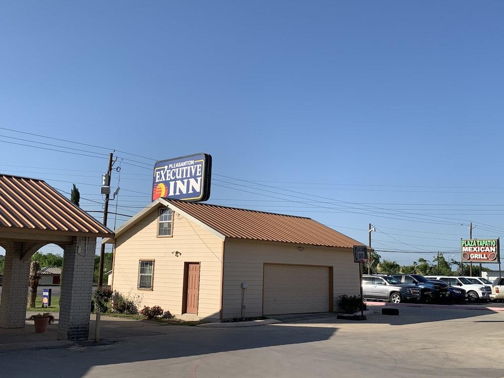 Pleasanton Executive Inn By OYO photo 2