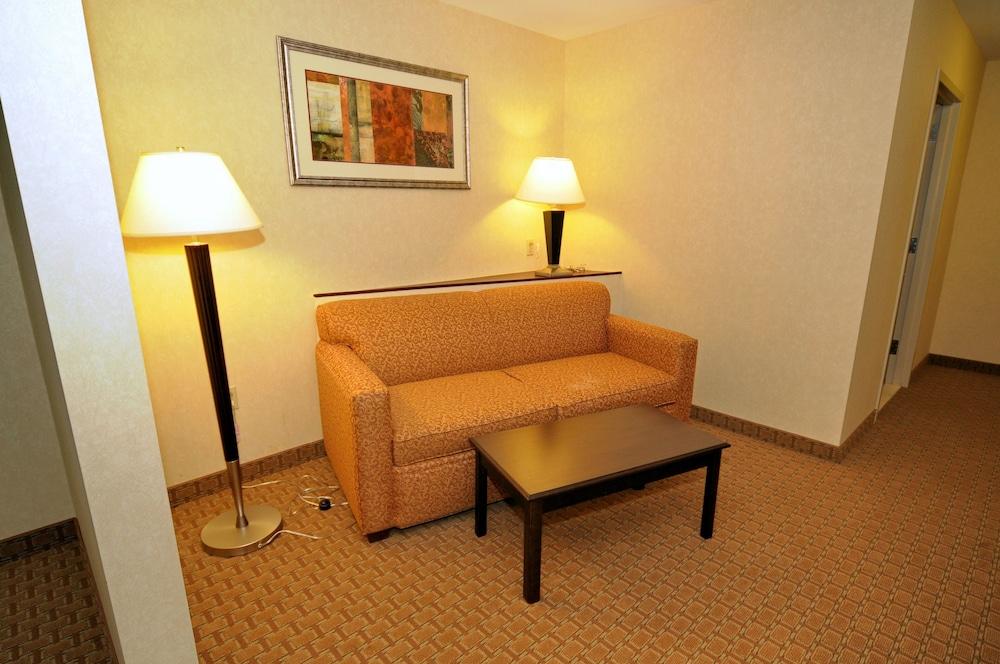 Garner Hotel Mahwah by IHG photo 24