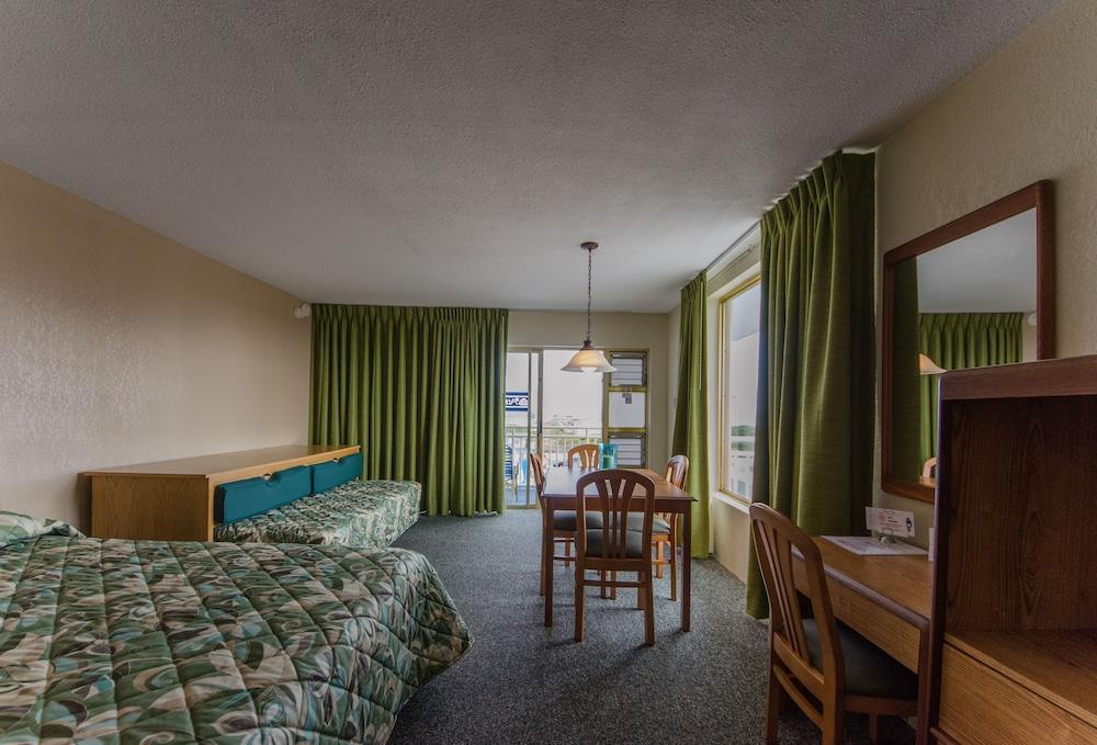 Attache Motel photo 54