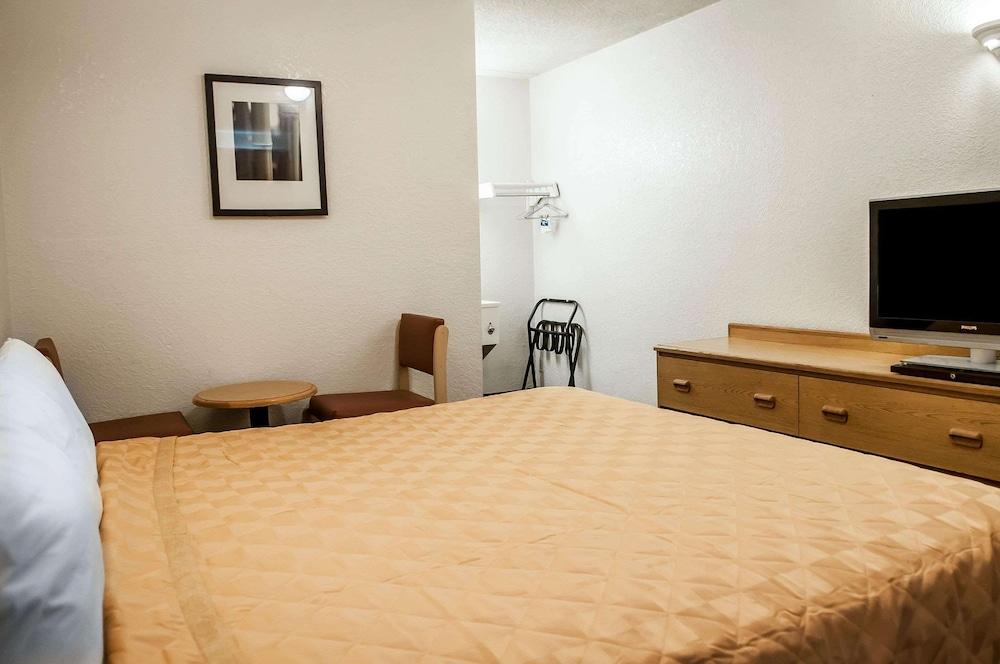 Rodeway Inn Albuquerque West photo 34