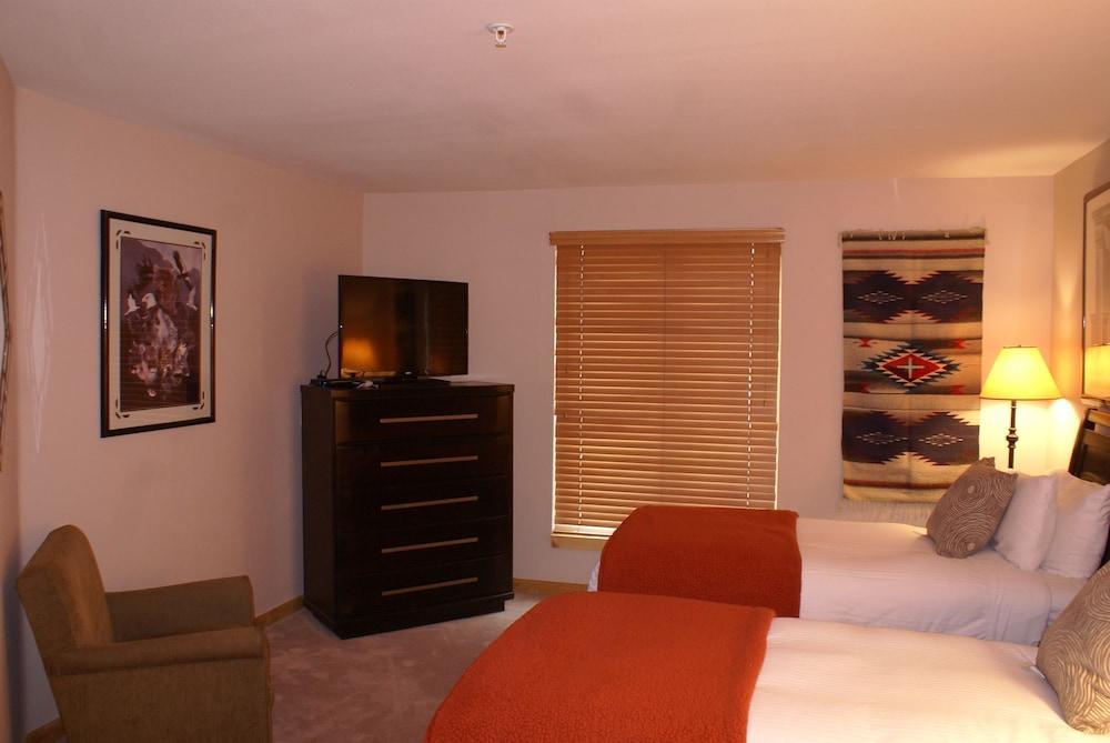 Snakedance Condominiums photo 5