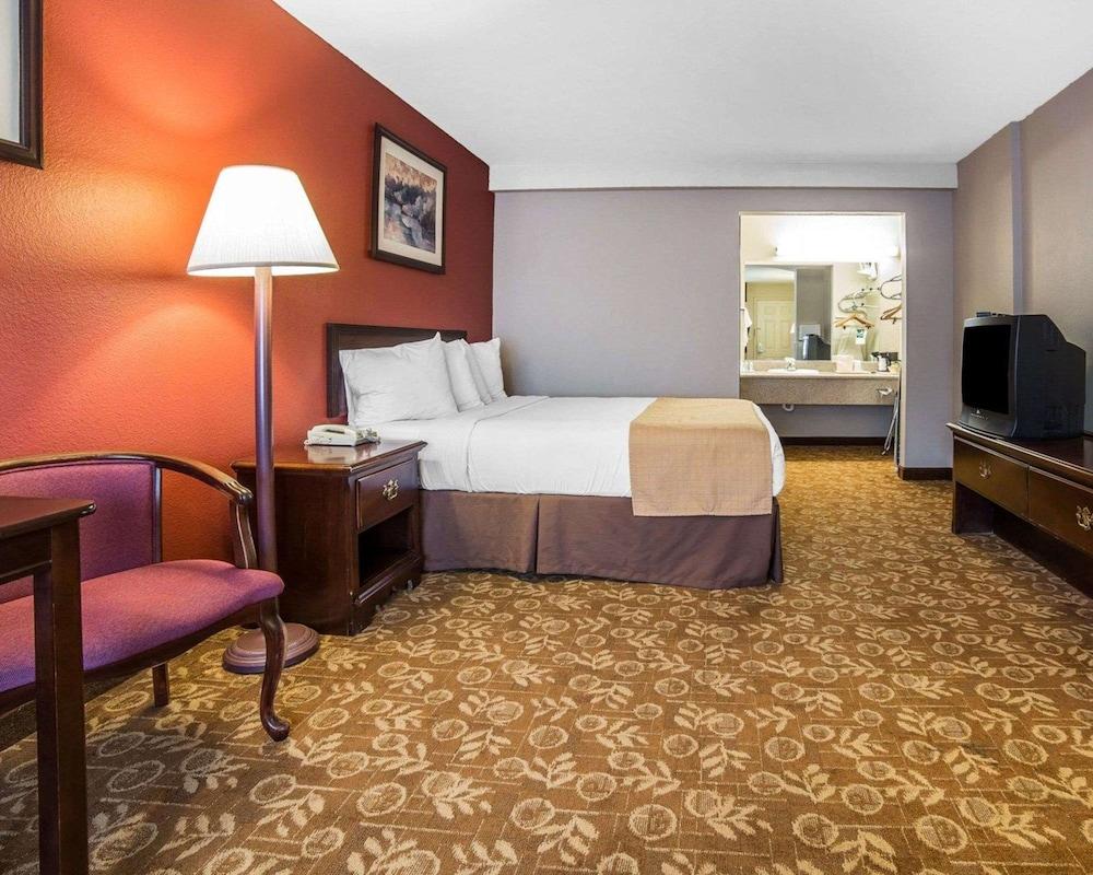 Quality Inn & Suites Minden photo 17