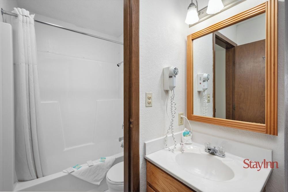 StayInn - Grand Forks photo 11