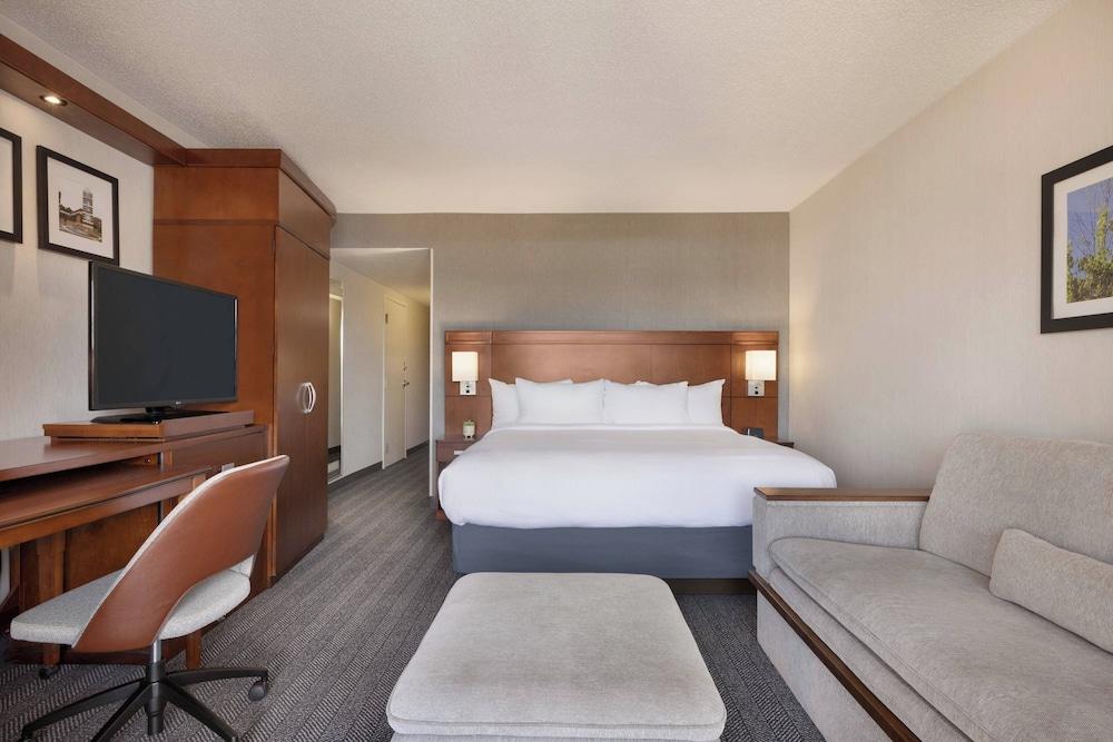 Courtyard Marriott Greenville photo 7