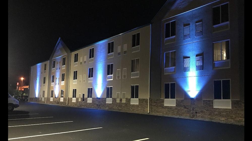 Plymouth Bay Inn and Suites photo 3