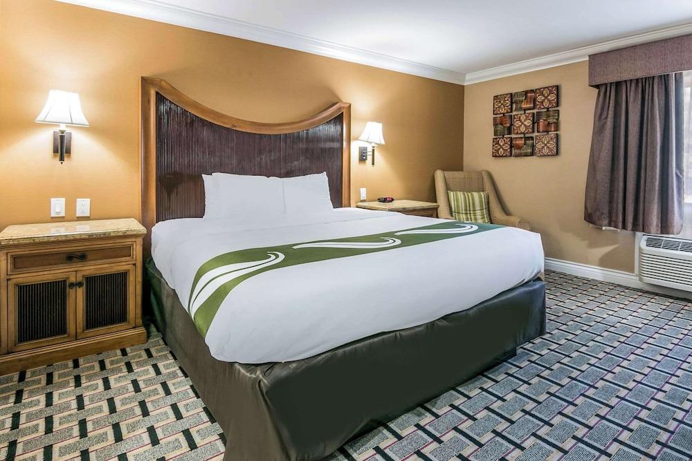 Quality Inn & Suites photo 26