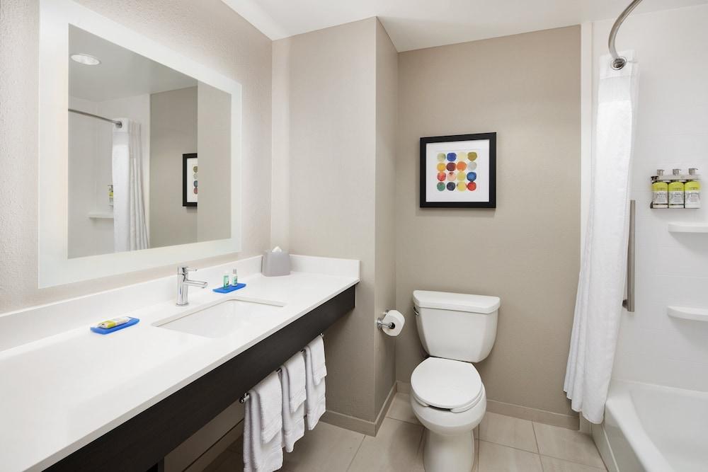 Holiday Inn Express & Suites Seymour by IHG photo 11