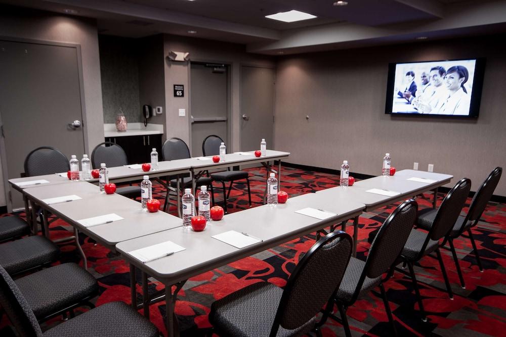 Hampton Inn & Suites Roanoke Airport photo 42