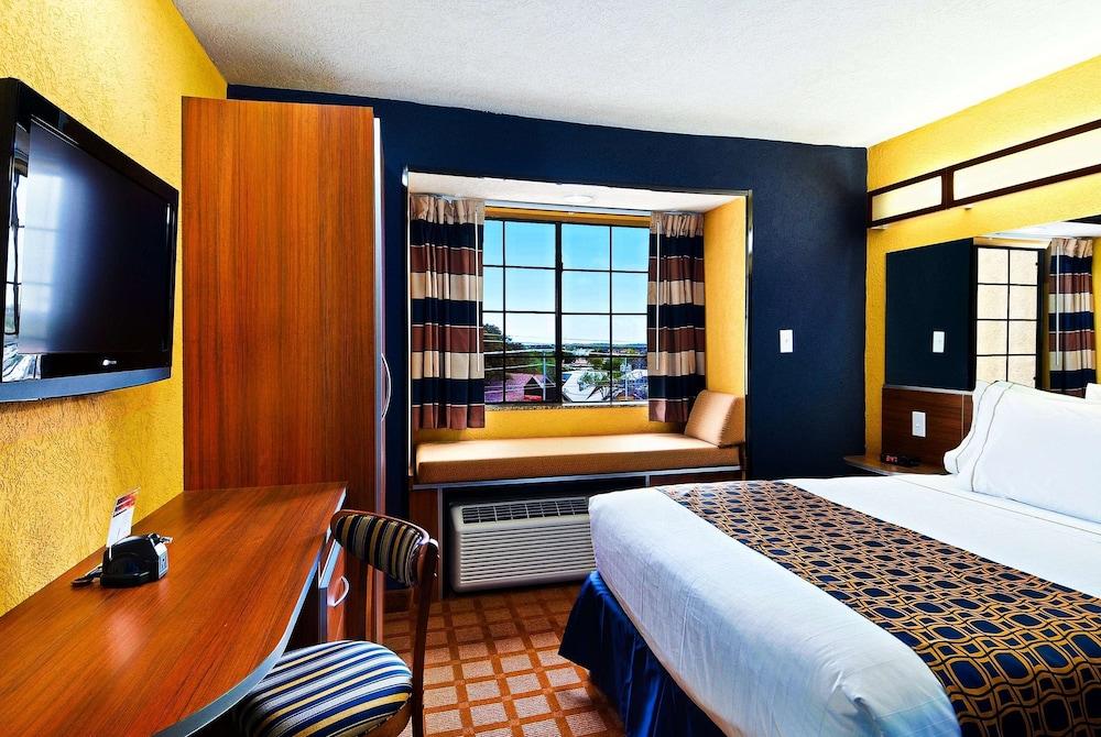 Microtel Inn & Suites by Wyndham New Braunfels photo 16