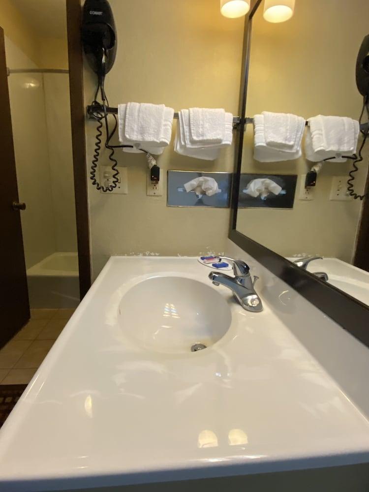 Relax Inn and Suite by Capital O I 80 photo 7