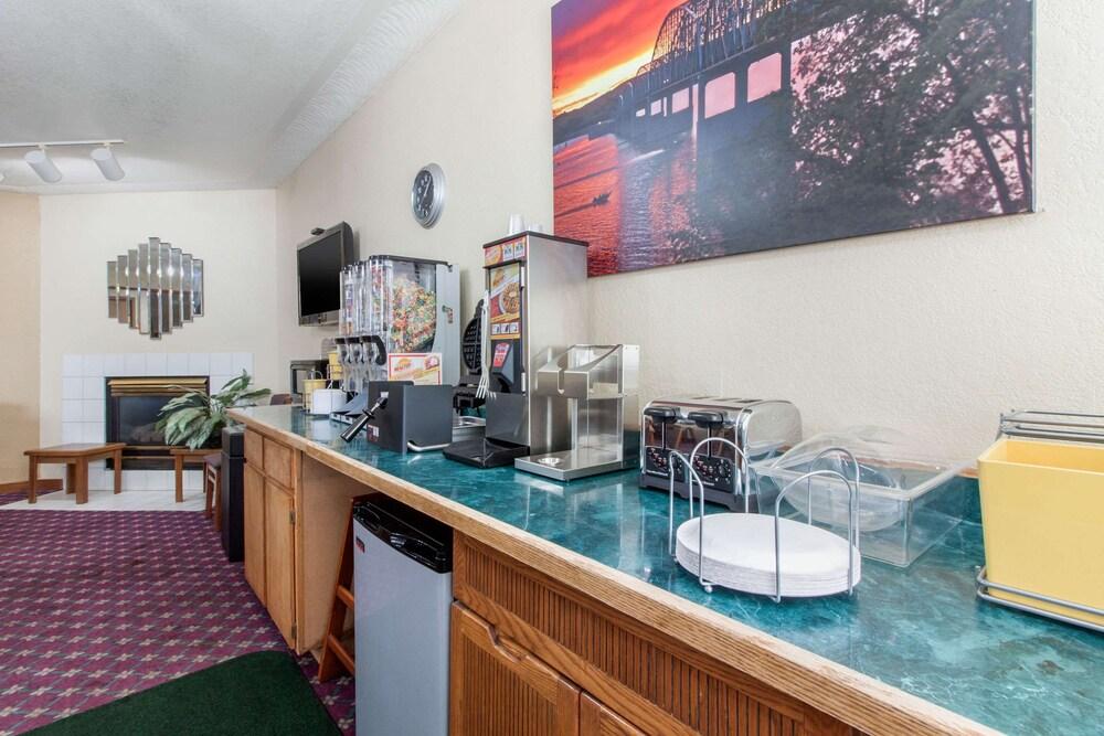 Econo Lodge Oacoma - Chamberlain West photo 86