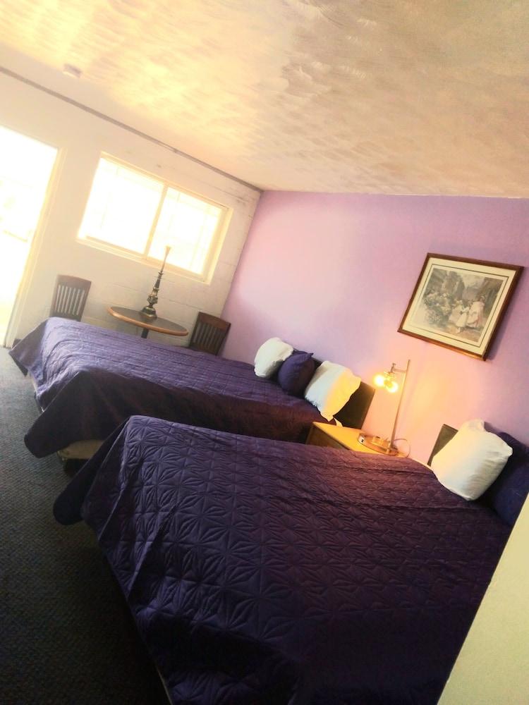 Capri Motel photo 29