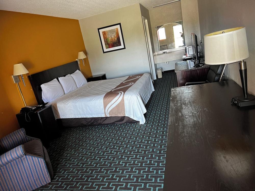 Express Inn & Suites photo 10