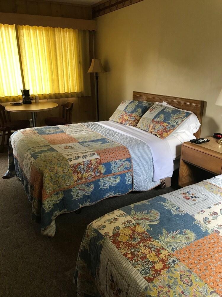Royal Motel photo 9