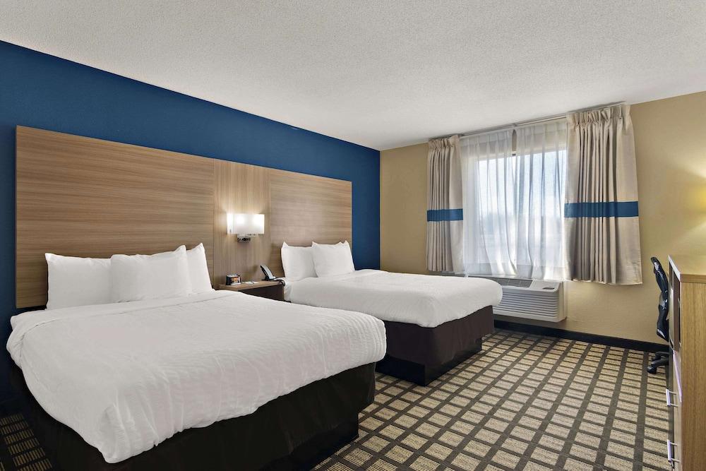 Clarion Pointe Bloomington – Normal near I-55 and University photo 10