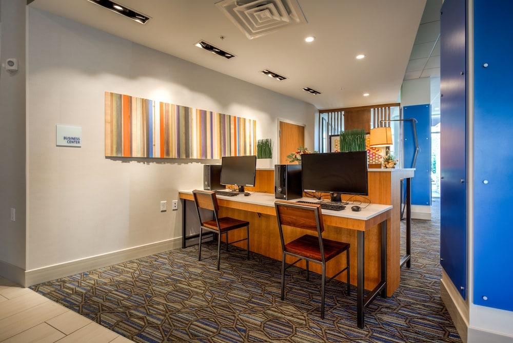Holiday Inn Express & Suites Reedsville - State Coll Area by IHG photo 31