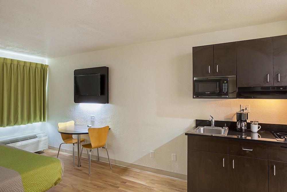 Studio 6 Fort Worth, TX - Meacham photo 22