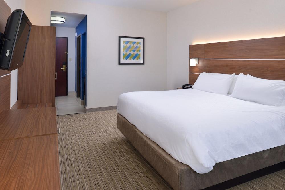 Holiday Inn Express & Suites Abilene by IHG photo 3