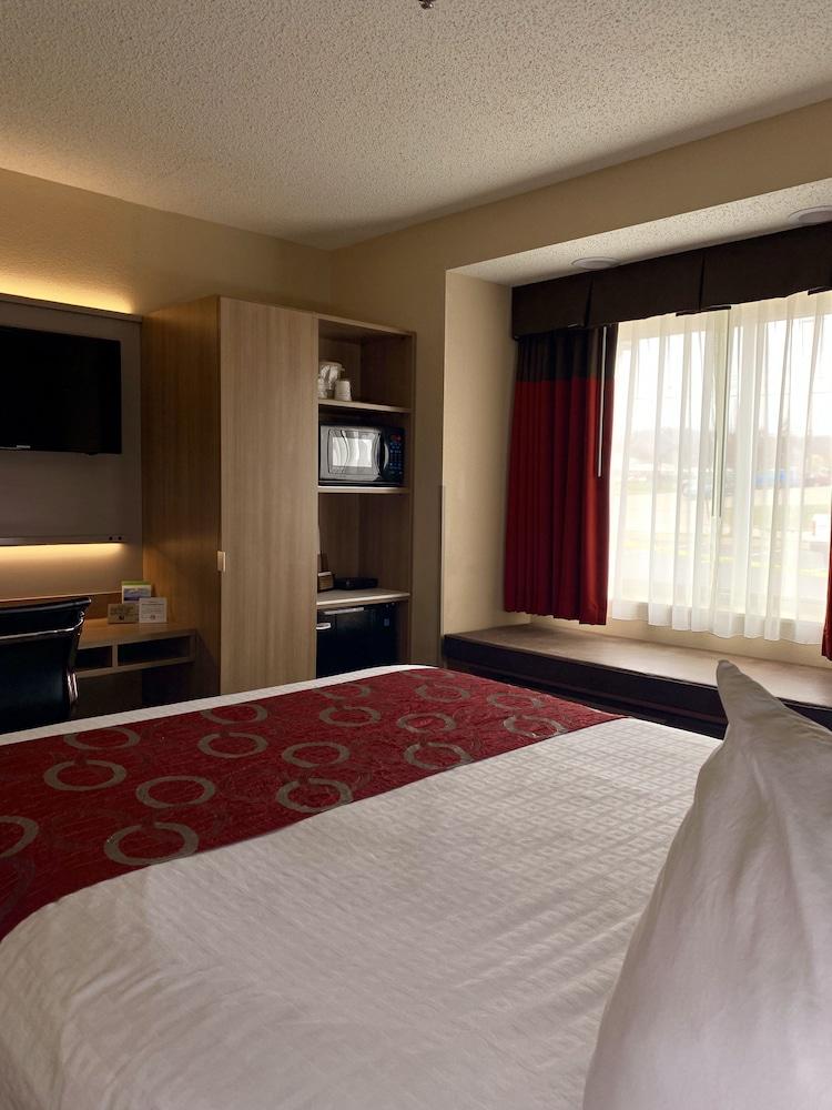 Microtel Inn & Suites by Wyndham Charleston WV photo 6
