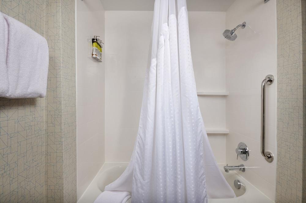 Holiday Inn Express Amherst - Lockport by IHG photo 18