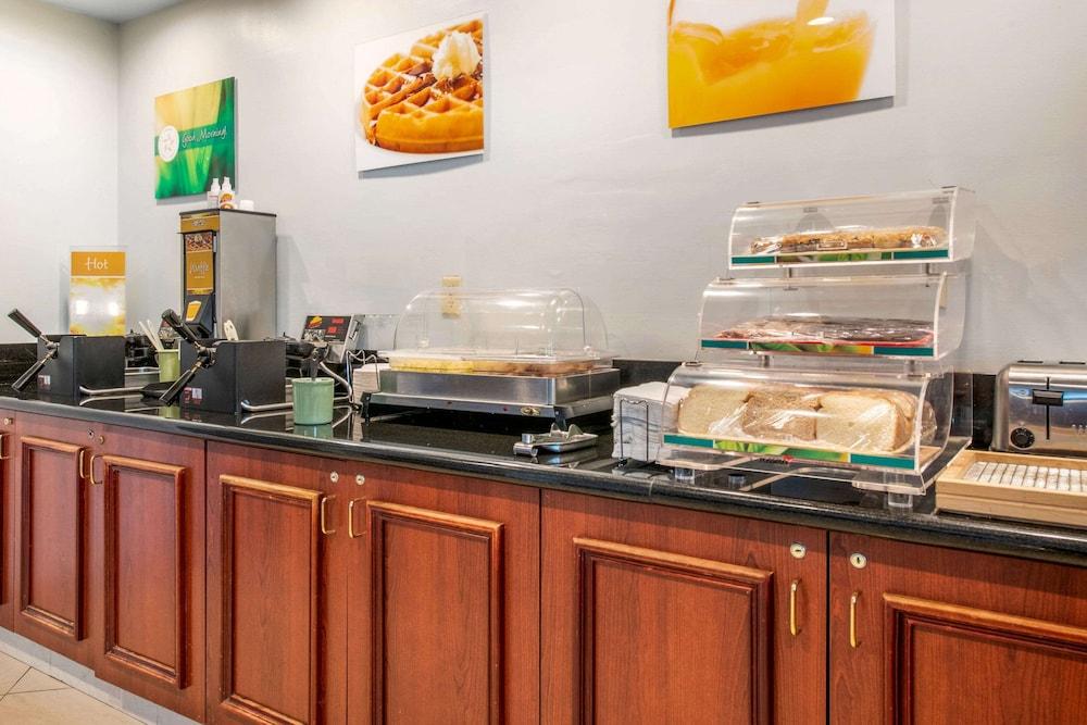 Quality Inn & Suites Jacksonville-Baymeadows photo 22