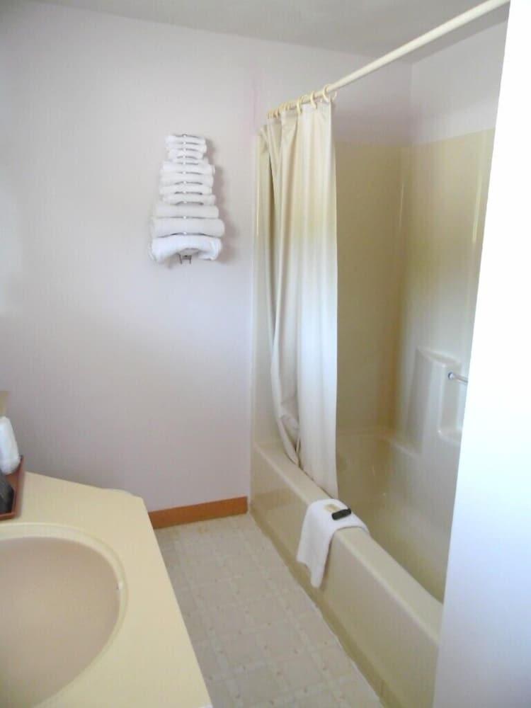 Redclyffe Shore Motor Inn photo 9