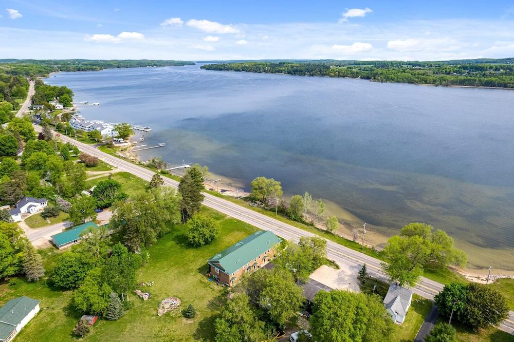 South Arm Retreats photo 2
