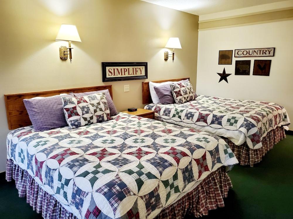 Covered Wagon Motel photo 56