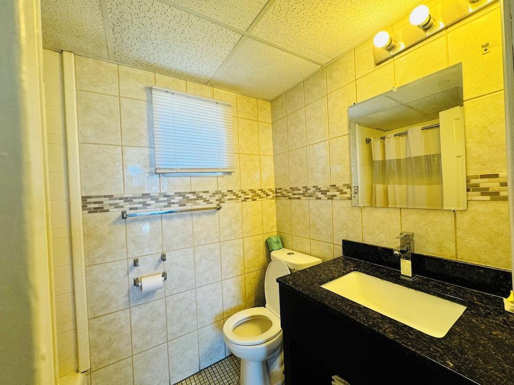 Skyview Manor Motel photo 39