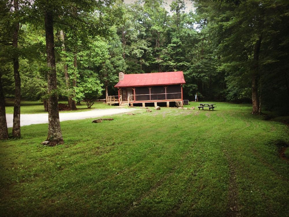 The Smokehouse Lodge and Cabins photo 24
