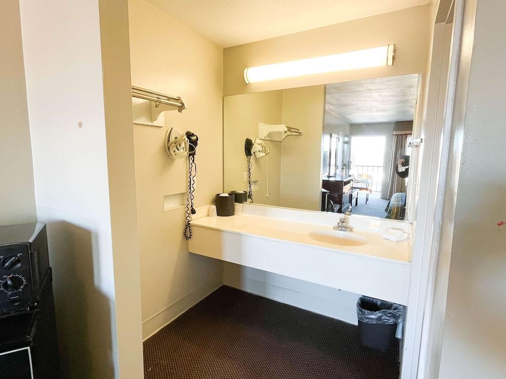 Motel 6 Bracey, VA – I-85 photo 16