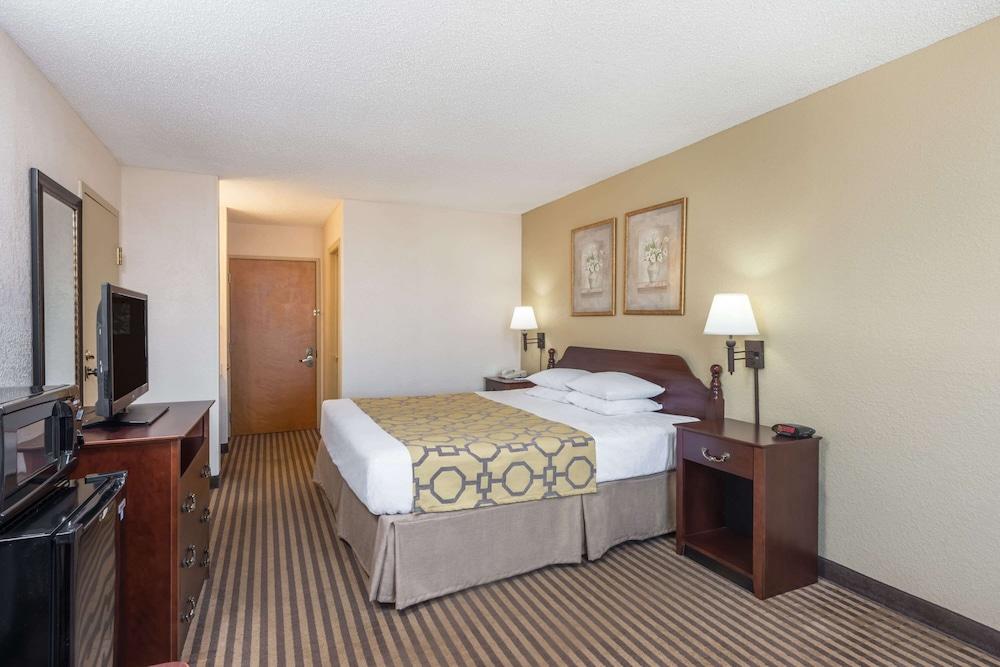 Baymont by Wyndham Metropolis photo 9