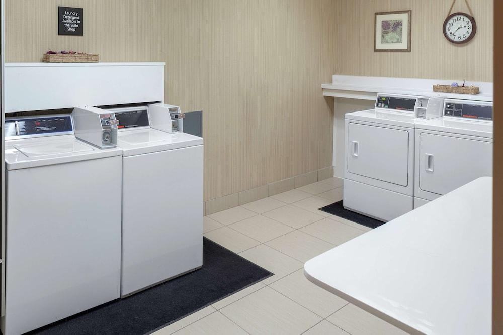 Hampton Inn Woodbridge photo 30